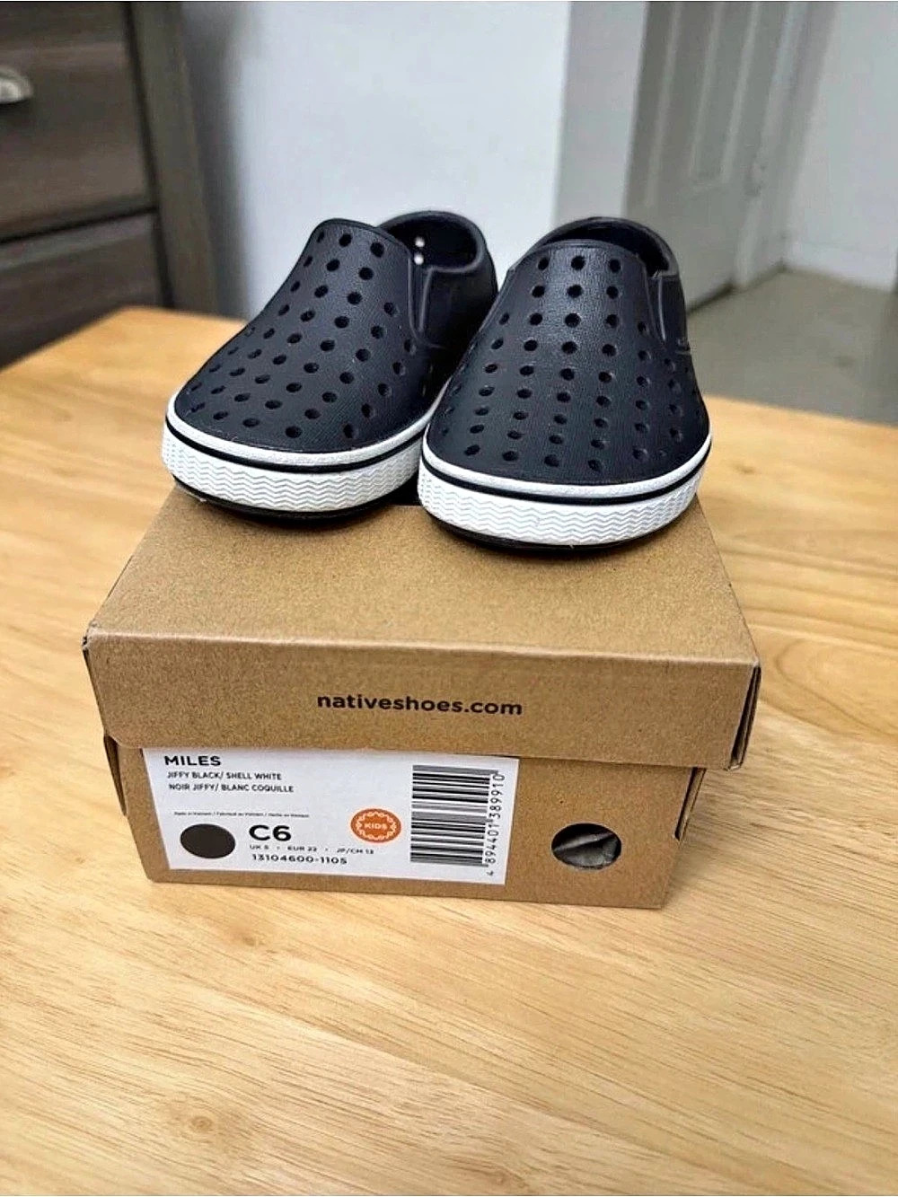 Native Miles Black Clogs US C6 Like New Toddler